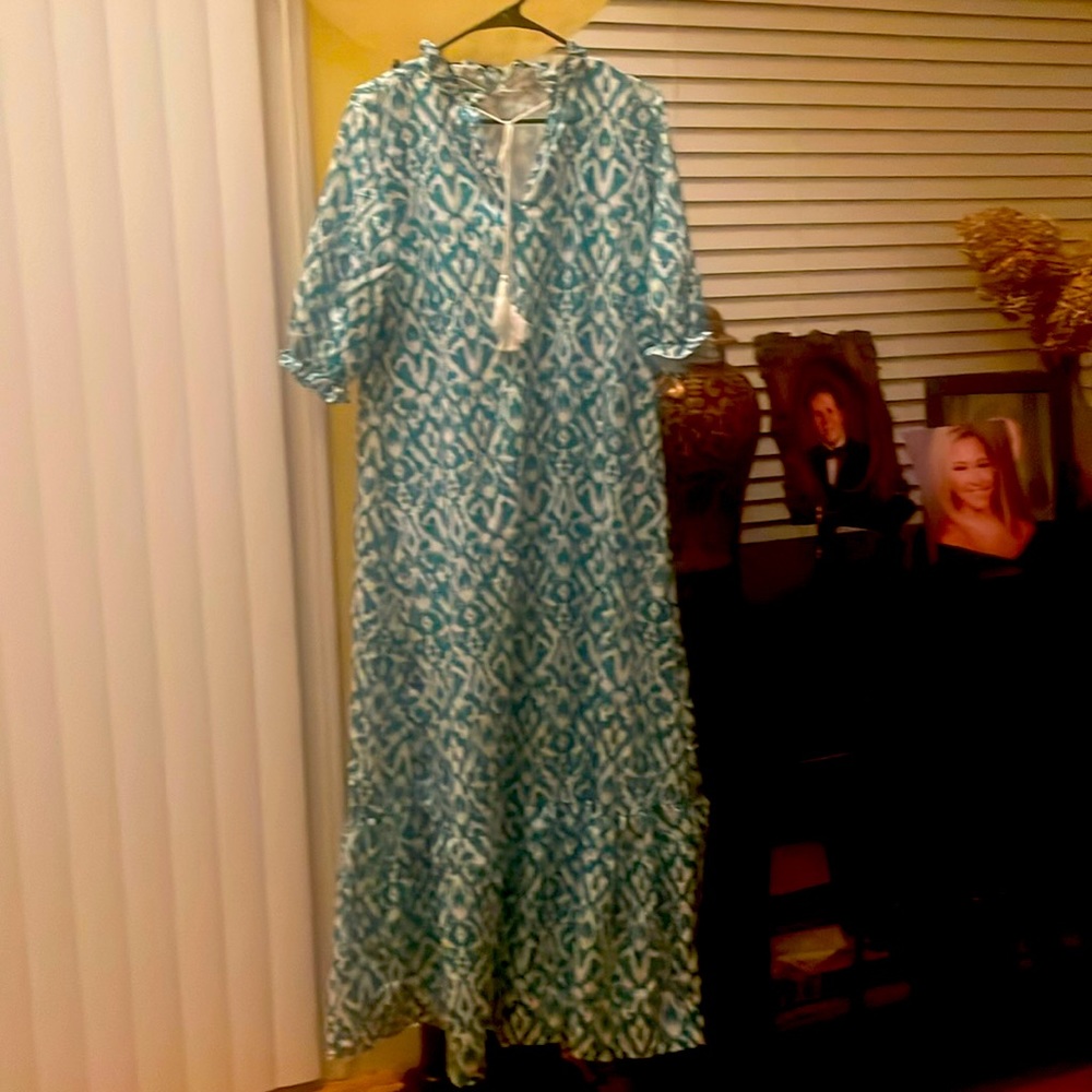 Adorable, flowy ikat print maxi dress!  Never worn.  Like new.